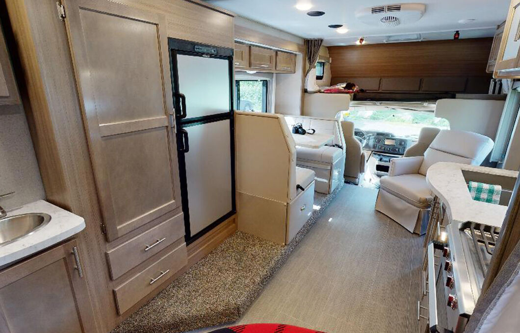 Class C Motorhome-Large (C-Large), , hi-res image number 6
